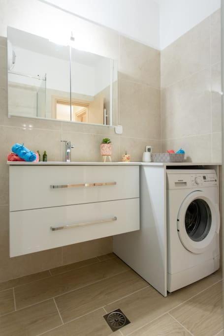Luxury In Garitsa Bay Apartment *