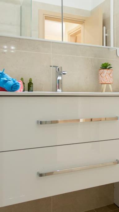 Luxury In Garitsa Bay